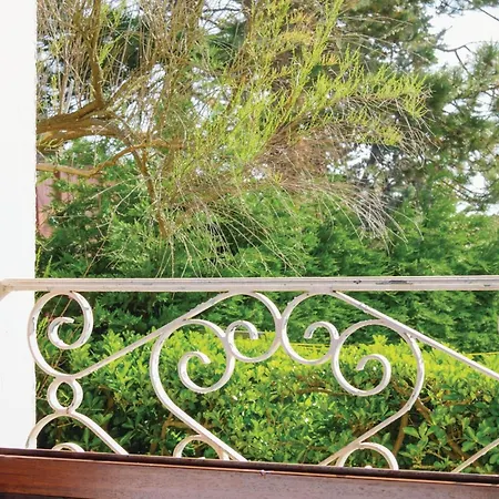 3 Bedroom Gorgeous In Hauteville-sur-Mer