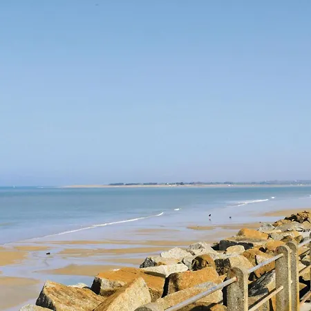 Prázdninový dům Awesome In Hauteville-sur-Mer