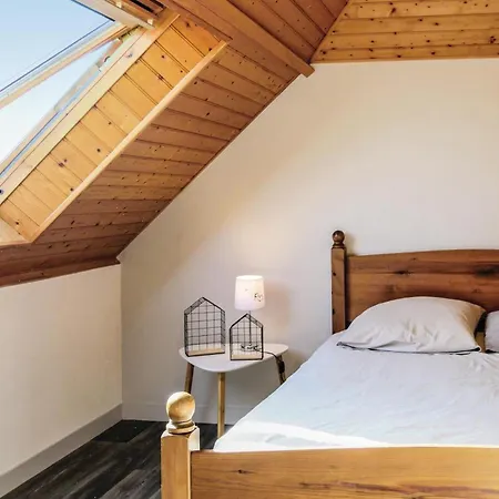 3 Bedroom Gorgeous In Hauteville-sur-Mer