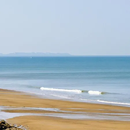 Prázdninový dům Awesome In Hauteville-sur-Mer