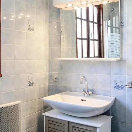 3 Bedroom Gorgeous In Hauteville-sur-Mer