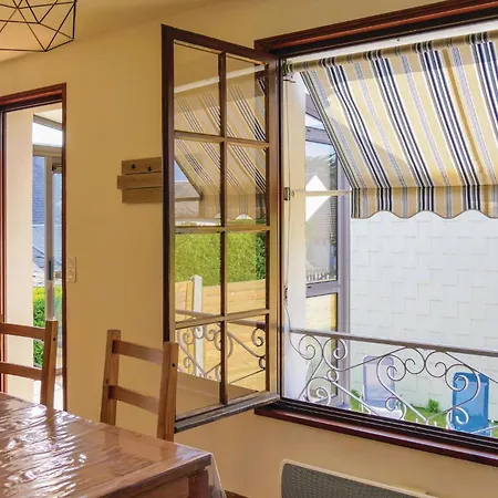 Hébergement de vacances 3 Bedroom Gorgeous In Hauteville-sur-Mer