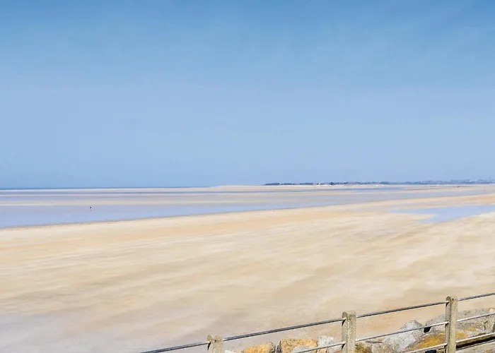 Awesome In Hauteville-sur-Mer