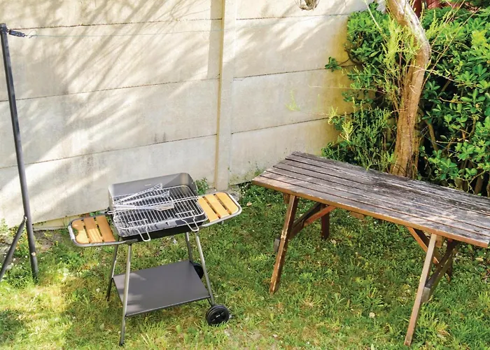 Awesome In Hauteville-sur-Mer